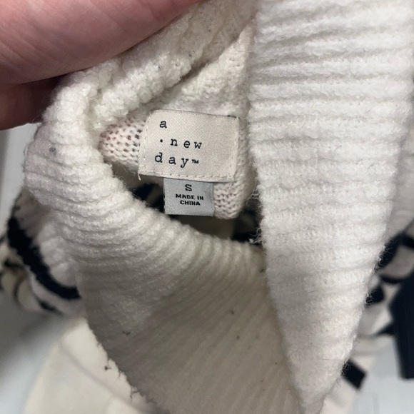 A New Day Women’s Sweater – Size Small - Picture 4 of 5